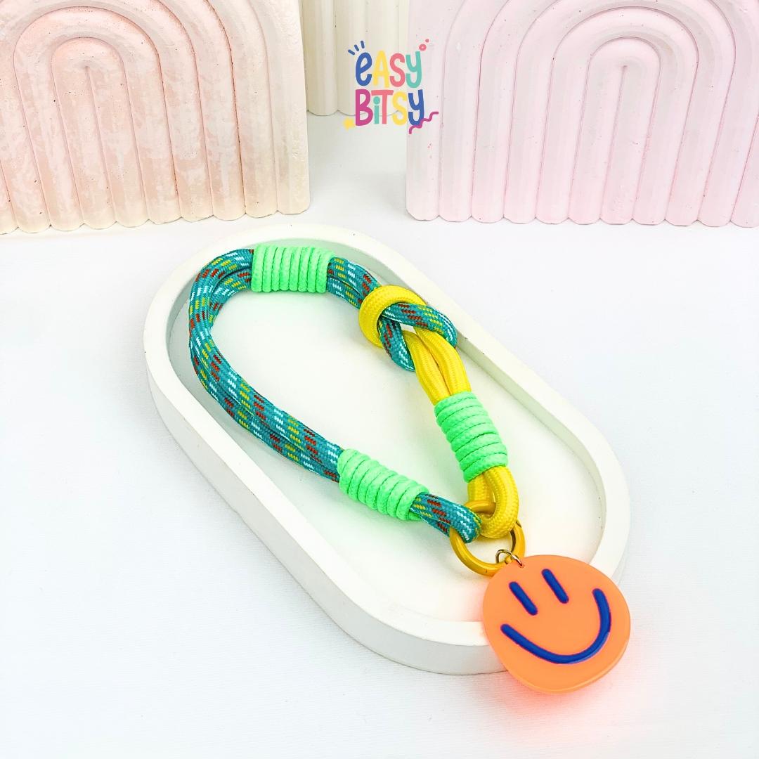 Easy Bitsy Keychain Gantungan Akrilik Smile Tidak ada merek