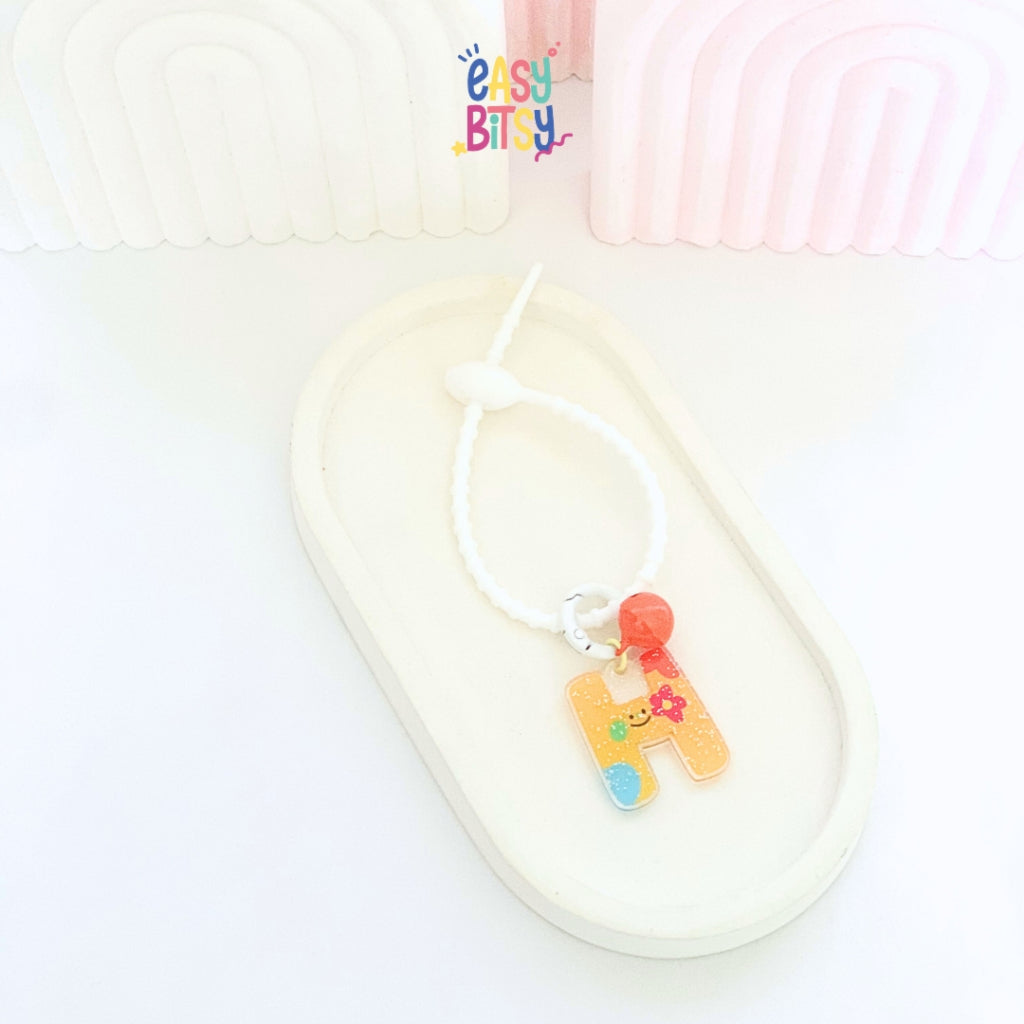 Easy Bitsy Keychain Gantungan Alphabet Akrilik Tidak ada merek